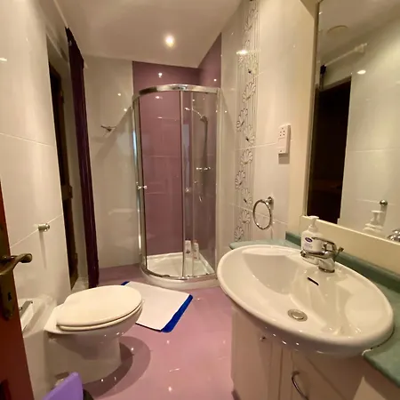Spacious 4-bedroom モスタ