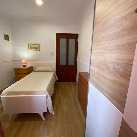 Spacious 4-bedroom Apartamento Mosta