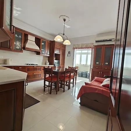 Spacious 4-bedroom * Mosta