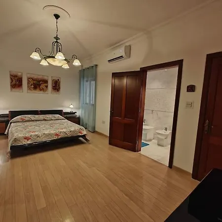 Spacious 4-bedroom Apartamento *