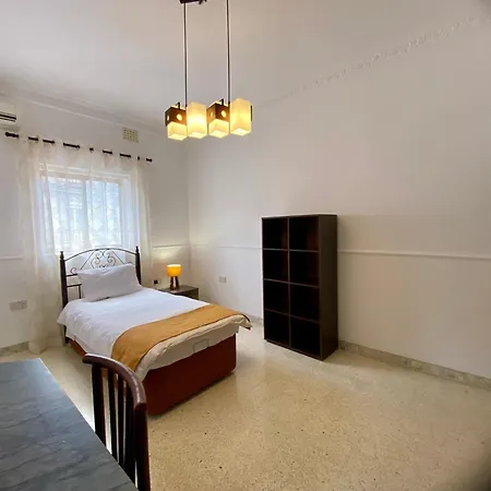 Apartment Spacious 4-bedroom