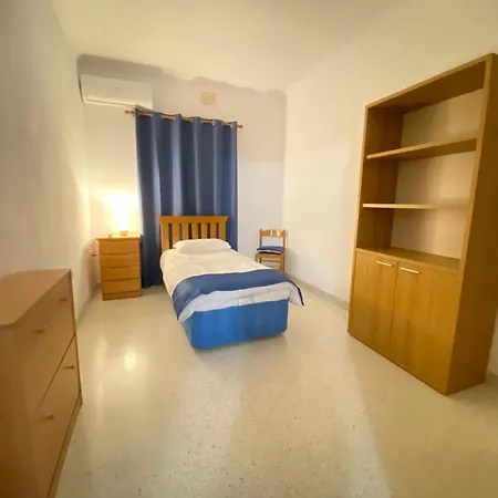 Spacious 4-bedroom * Mosta