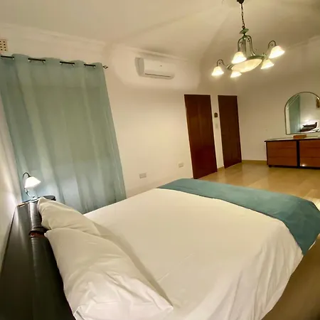 Spacious 4-bedroom Appartement *