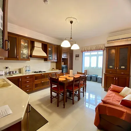 Spacious 4-bedroom *