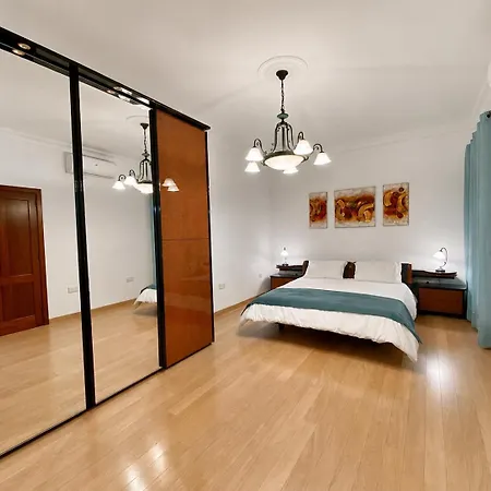 Lägenhet Spacious 4-bedroom *