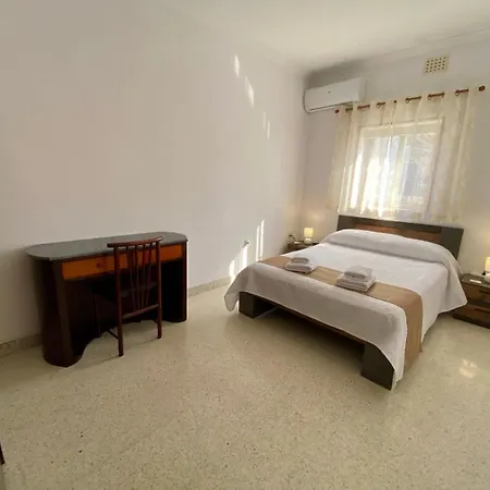 Spacious 4-bedroom Lägenhet