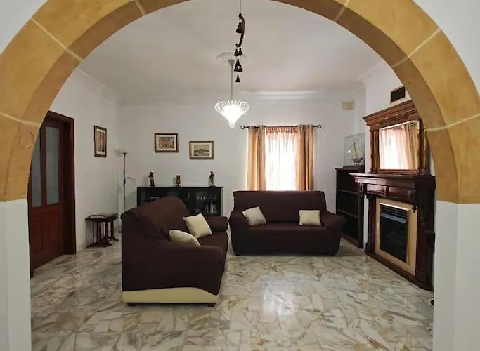 Spacious 4-bedroom *