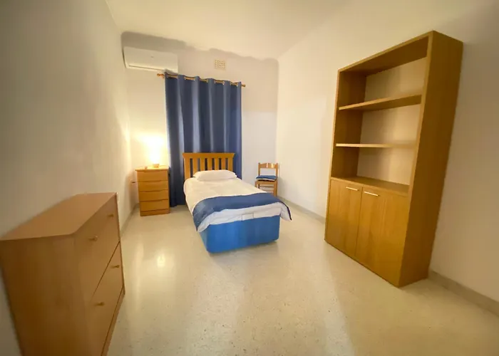 Spacious 4-bedroom * Mosta