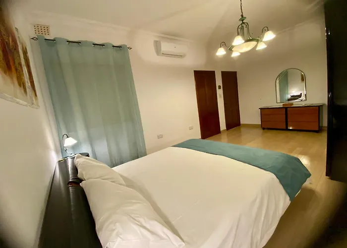 Spacious 4-bedroom Apartament *